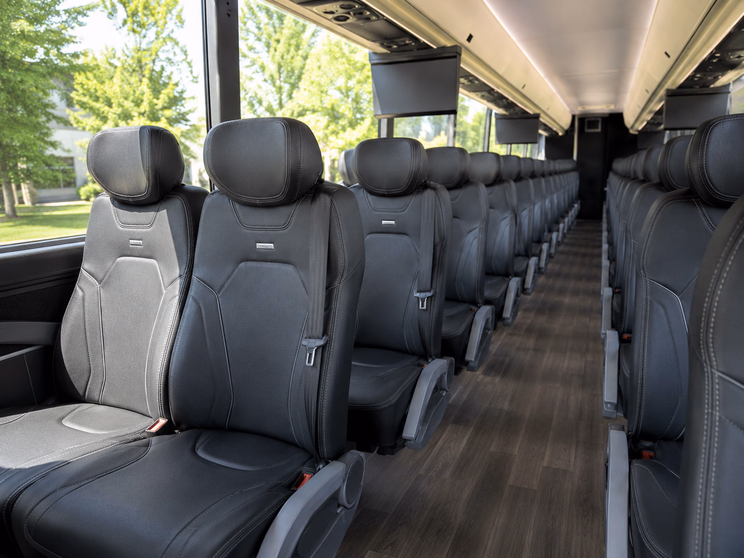 charter bus shuttle service to louis armstrong new orleans international airport msy